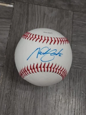 BÉISBOL AUTOGRAFIADO POR NICK GORDON EN PELOTA IMPERFECTIVA A1010 S. GEMELOS. Foto 1 de 4