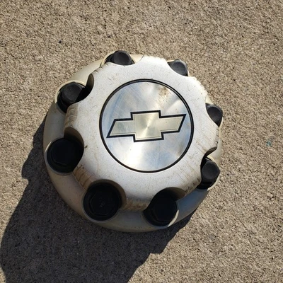 Tapa central de rueda gris 8 orejetas OEM Chevy Silverado 2500 3500 1999 2017 9597161 Foto 1 de 4