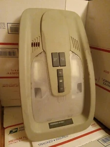 10 11 12 13 14 15 Chevrolet Equinox OVERHEAD MAP DOME LIGHT CONSOLE 22832847 OEM - Bild 1 von 4