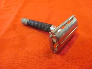 1971 R2 GILLETTE TTO SAFETY RAZOR - Picture 1 of 4