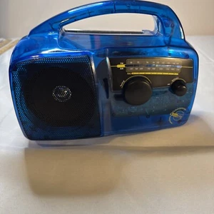 Freeplay Selbstbetriebenes Solar Aufzieh AM FM Radio Tragbar Notfall Klar Blau - Bild 1 von 13