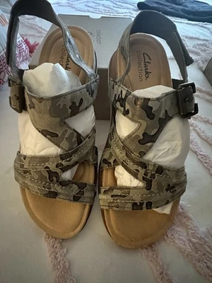 Sandalias Clarks Para Mujer Talla 7 Brynn Step Cuero Oliva Camuflaje Sin Cordones Nuevas Foto 1 de 4