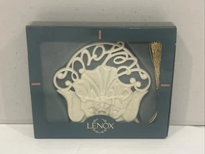 Lenox Adorno de Navidad Alegra Triple Ángeles Con Pergamino Cantando Porcelana - Imagen 1 de 9