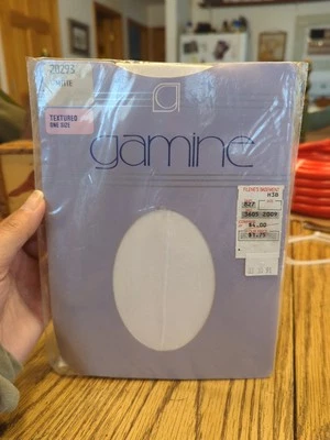 New Vintage Gamine White Textured Fits 5 Ft To 5'10 And 90 To 150 Lbs Canada - Image 1 of 4