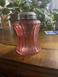 VINTAGE Glass "4 SUGAR SHaker Swirl Red Cranberry - Picture 1 of 1