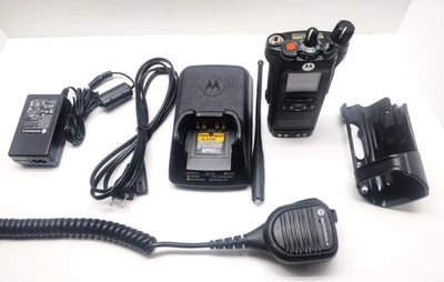 MOTOROLA APX 6000 MOD 2.5 H98UCF9PW6AN 7/800MHZ  TWO WAY RADIO P25 ADP APX6000 - Image 1 of 4