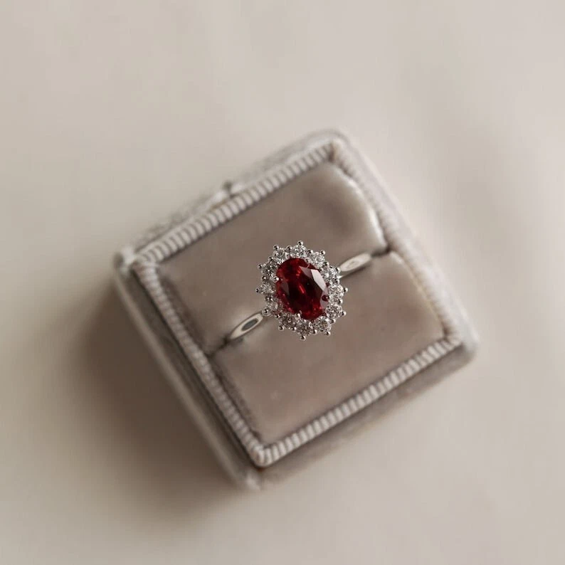 Anillo de boda Art Deco de plata 925 chapado en oro blanco granate natural corte ovalado Foto 1 de 4