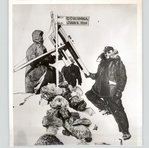 Lt. William Benedict Finds Admiral Peary's 1909 Sign NORTH POLE 1952 Press Photo - Picture 1 of 2