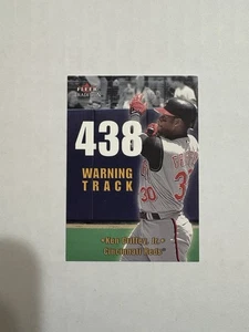 2001 Fleer Tradition Warning Track #8 Ken Griffey Jr - Picture 1 of 2