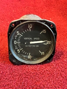 UNITED INSTRUMENTS VERTICAL SPEED INDICATOR P/N 7000-C32 CESSNA CORE - Picture 1 of 7