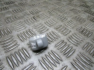 Audi A1 2019 5 puertas soporte para parasol delantero lateral de pasajeros fabricante de equipos originales  Foto 1 de 4