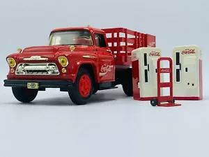1:25 ERTL 1957 Red Chevy Stake Bed Truck Coca-cola Coke w/Vending Machines F296 - Picture 1 of 6