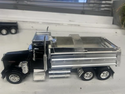 New Ray 1:32 Kenworth - Image 1 of 3