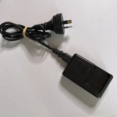 Genuine Pentax D-BC88 Camera Battery Charger For D-LI88 Battery - Image 1 of 4