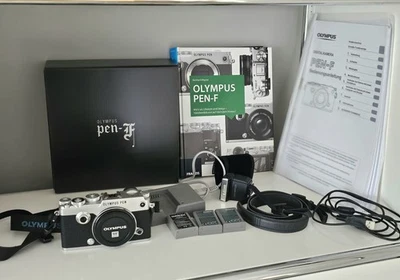 Olympus PEN-F  Gehäuse, silber, mit Zubehörpaket.  7199 Auslösungen,  TOP ! - Bild 1 von 4