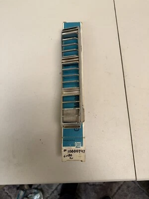 NOS GM right Lower Grille  10000747  1978 Pontiac Foto 1 de 3