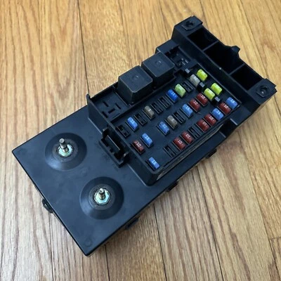 4C40-14A067-AA 06 07 Ford F650 F760 Interior Fuse Block Box 4C4O-14A067-AA - Image 1 of 4