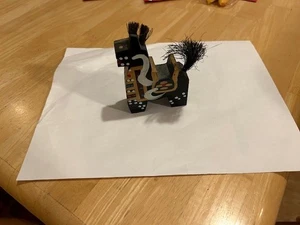 amuleto japonés de buena suerte (Yah-Wah-Tah-Woo-Ma) pieza Vitage de 1969 - Imagen 1 de 3