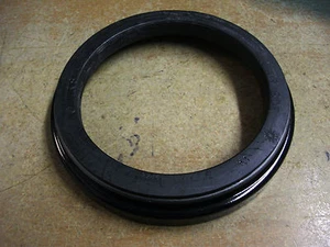 NEW TRISEAL FRONT AXLE SEALS 65092U PRICE IS FOR TWO (BARB5170 DS1369 B2) - Picture 1 of 4