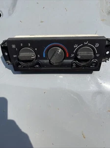 Interruptor de descongelación de control de clima Silverado Tahoe Suburban 1999-2002 OEM 15753263 - Imagen 1 de 6