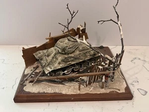 Vintage WWII Diorama Russian Tank Soldiers Model Built - Picture 1 of 7