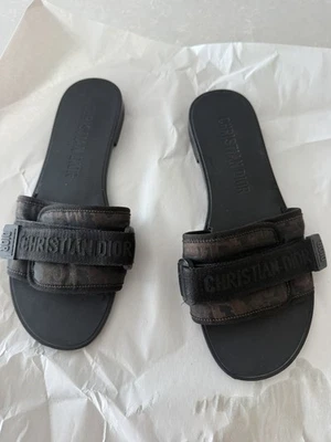 Sandalias Christian Dior DioRevolution Slide para mujer talla 5 negras/grises sin cordones Foto 1 de 4