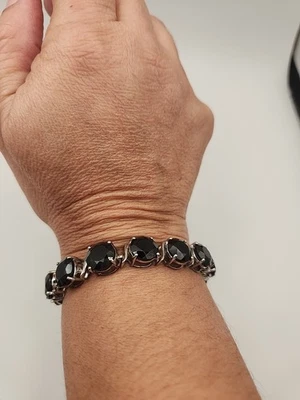 Brazalete de tenis redondo de plata de ley .925 de espinela negra de 72,75 quilates 10 mm 7,5 pulgadas Foto 1 de 4