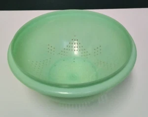 Vintage Tupperware Jadeite Green Colander Strainer 339-2 No Lid - Picture 1 of 7