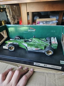 Hot Wheels R1 Jaguar Eddie Irvine 1:18 - Foto 1 di 5