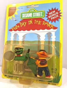 NIP Sesame Street 1985 "Fun Day In The Park" With The Oscar The Grouch And Ernie - Picture 1 of 2