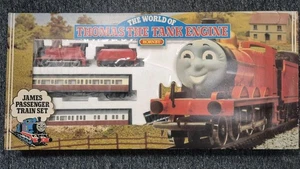 HORNBY R094 JAMES No 5 PASSENGER TRAIN SET FROM THE WORLD OF THOMAS TANK ENGINE - Bild 1 von 20