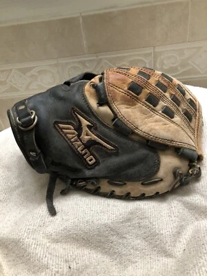 Luva de apanhador de softbol Mizuno GXS-30 feminina totalmente quebrada em 33” lance direito - Imagem 1 de 4