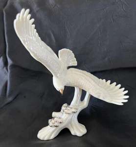 Estatuilla de porcelana Lenox Precious Freedom American Eagle crema y dorada - Imagen 1 de 6