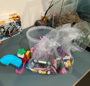 LEGO pieces bulk lot Approximately 2.5 Lbs - Picture 1 of 4