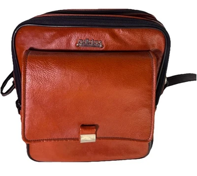 Bolso de hombro Adidas años 70 marrón imitación cuero 11”x11”x7” Foto 1 de 4
