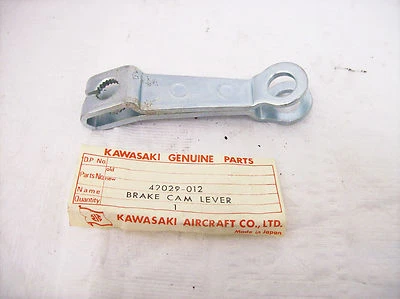 KAWASAKI G31M NOS REAR BRAKE CAM LEVER 42029-012 - Imagem 1 de 3