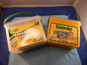 VINTAGE CRAYOLA BÜRGERSTEIGKREIDE IM KUNSTSTOFFEIMER 15 STÖCKE/20 STÖCKE - NEU - Bild 1 von 8