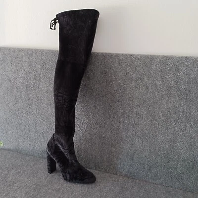 Zapato bota por encima de la rodilla Stuart Weitzman Vidaland talla 6B en terciopelo negro aplastado Foto 1 de 4