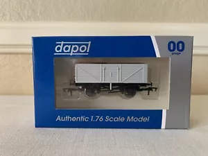 SET OF 6 OO scale Dapol 7 plank wagons A002 Unpainted. Tested on HO Track. - Picture 1 of 5
