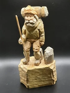 1991 handgeschnitzte Holzwanderer Holzfäller Figur Volkskunst signiert vom Künstler 9,5 Zoll T - Bild 1 von 7