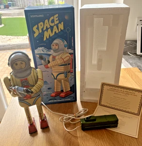 SCHYLLING SPACE MAN tin remote control retro robot - Picture 1 of 15