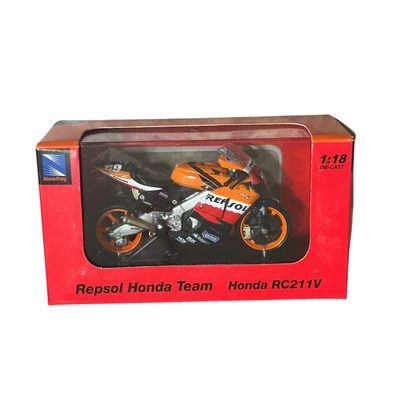 Repsol Honda Team RC211V 2006 Nicky Hayden Die-Cast Model 1:18 New - Image 1 of 4