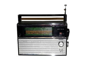 Ricevitore radio portatile sovietico vintage VEF 202 LW, MW, SW Lettonia funzionante! - Foto 1 di 6