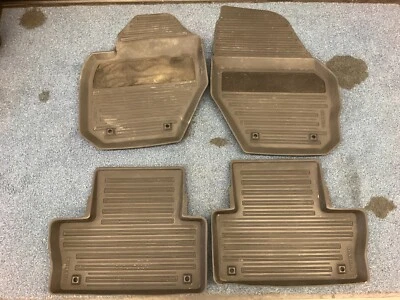 Alfombrillas de goma negras Volvo XC60 10-17 39813780 Foto 1 de 4