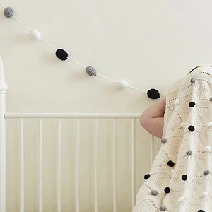 CROTCHET MONO COTTON BUNTING PARTY DECOR FLAGS PENNANT - 16 Balls *FREE DELIVERY - Afbeelding 1 van 2