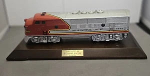 Avon 1948 Santa Fe F3 Diesel Engine Lionel 2333 Stand Train Model Vtg 1992 Rail - Picture 1 of 8