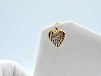 Colgante vintage de oro de dos tonos y diamante con inicial K en un corazón de 14k. 1,5 gr Foto 1 de 4
