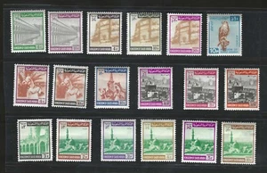 SAUDI ARABIEN 1968 -75 SAMMLUNG VON 18 POSTFRISCHEN AUSGABEN ALLE MIT ÄHNLICHEN RAHMEN - Bild 1 von 2
