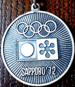 1972 Japan SAPPORO Olympic Keychain, Logo & Cherry Blossom With Box Vintage - Picture 1 of 6