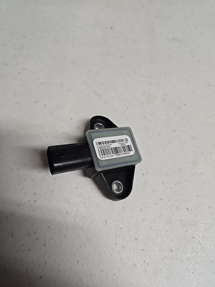 Jeep Compass 2016-2018 sensor delantero derecho OEM P56038976AA Foto 1 de 3